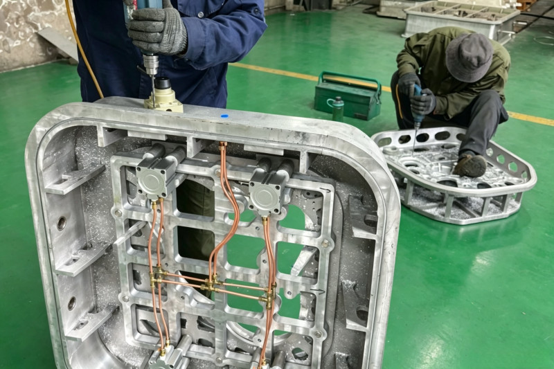 装配车间模具中
